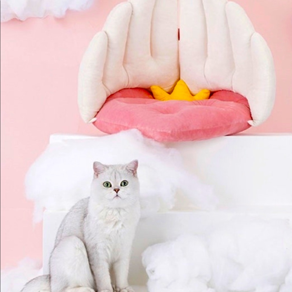 Luxurious Plush Pet Swan Princess Lounger😇
